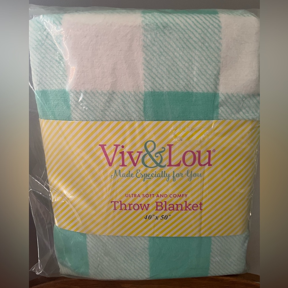 Viv & Lou throw blanket 40”x50”